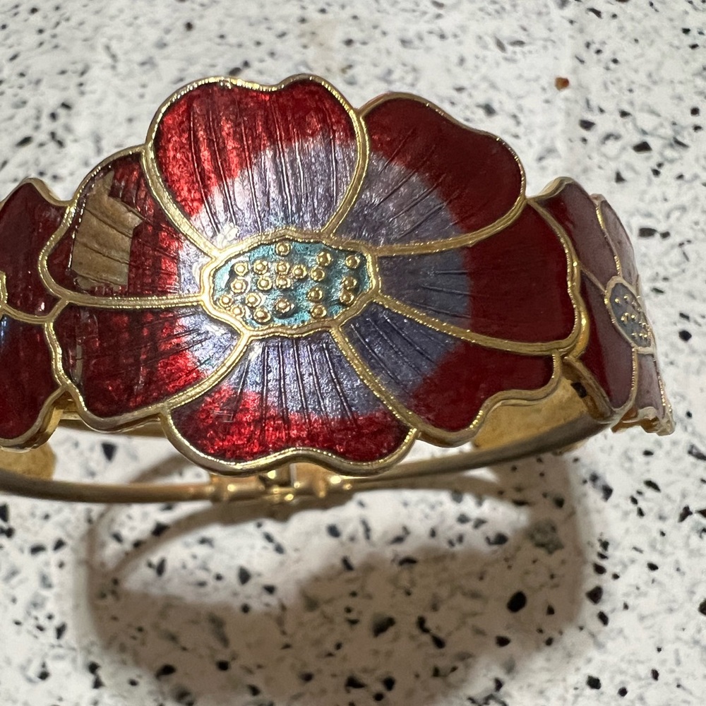 Beautiful gold tone red bracelet
